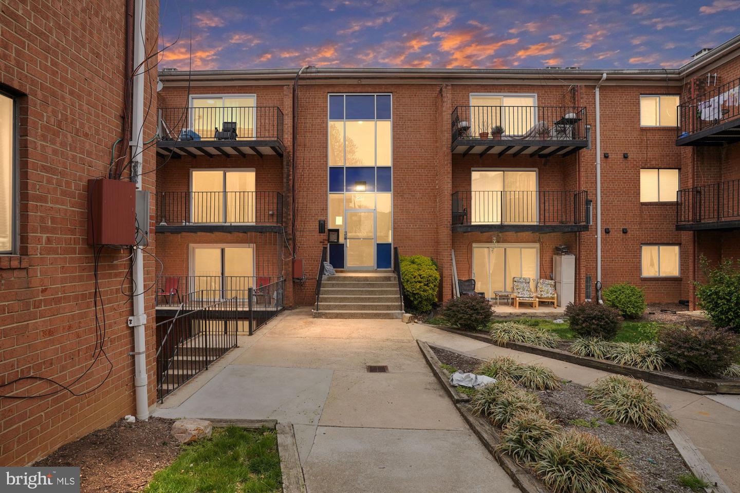 3400 25th Street S #27, Arlington