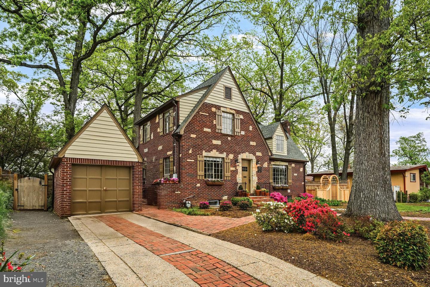 2651 Fort Scott Drive, Arlington