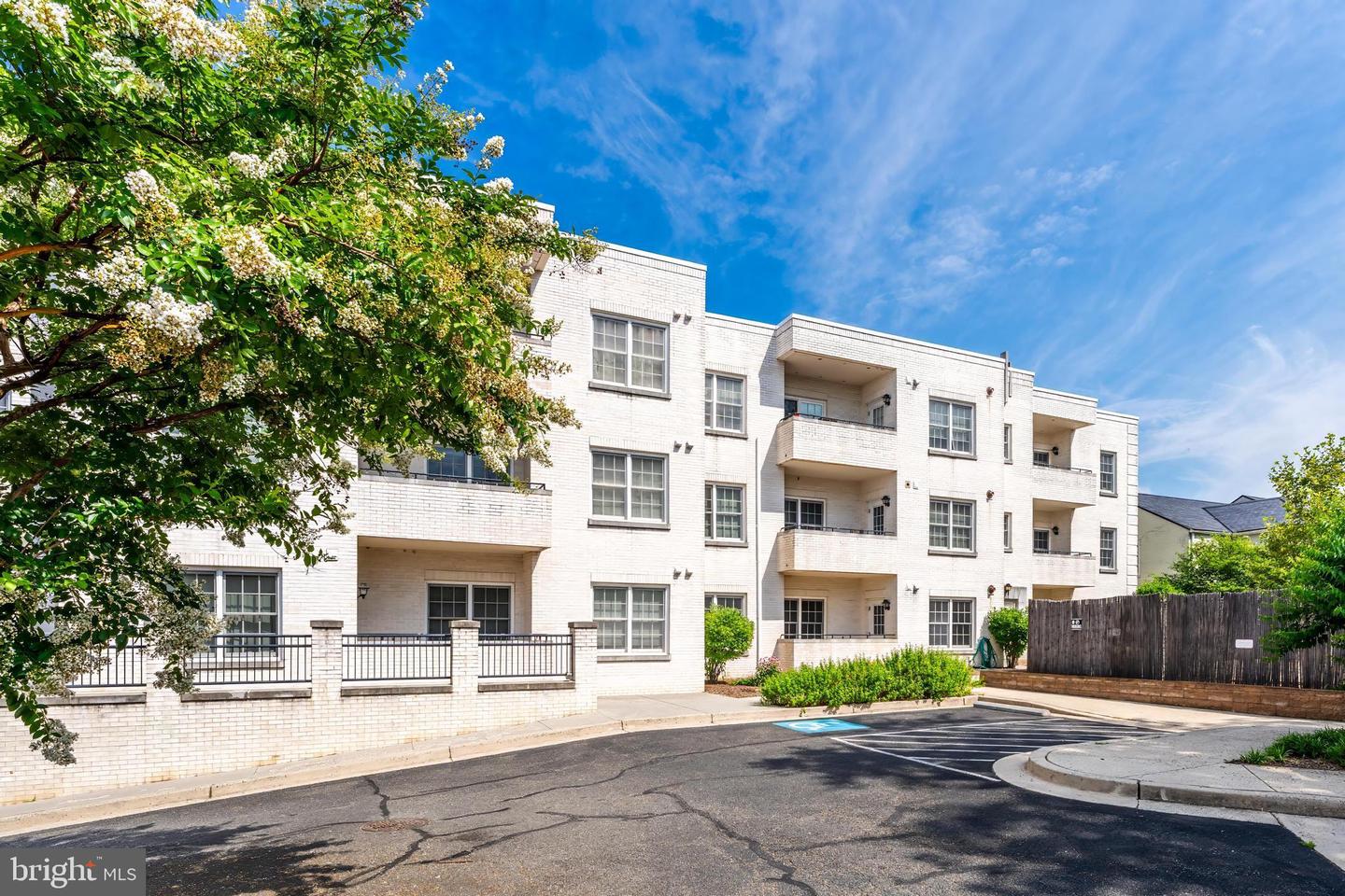 231 N Thomas Street #105, Arlington