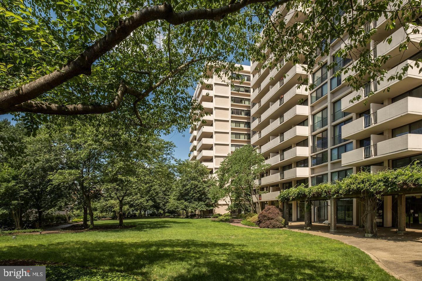 4141 N Henderson Road #1220, Arlington