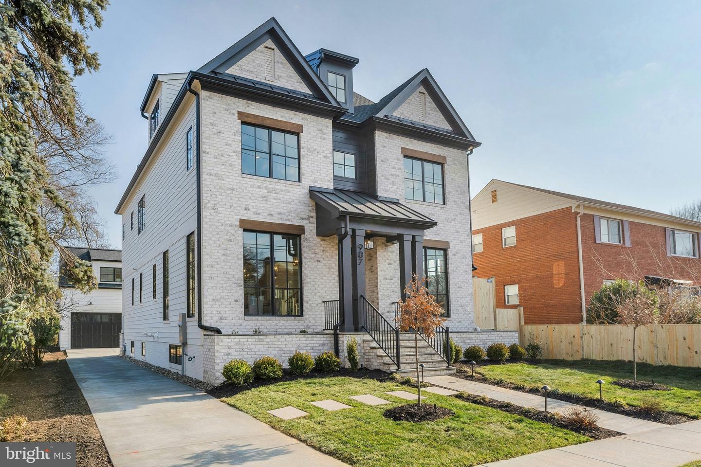 907 N Highland Street, Arlington