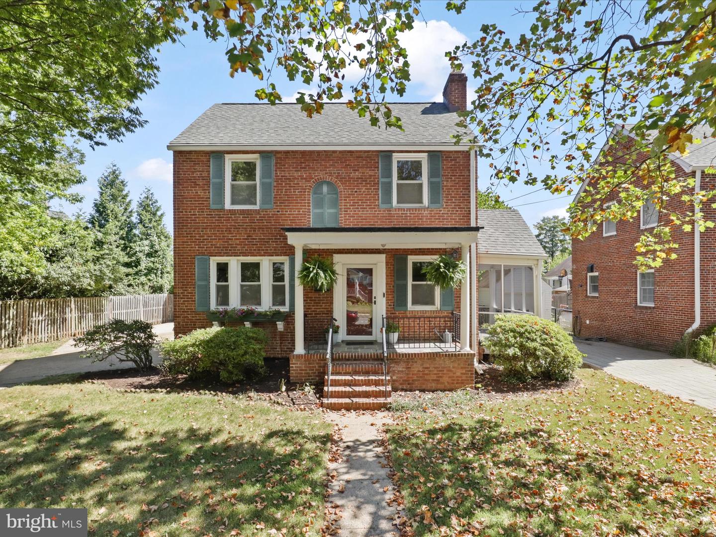 2323 N Burlington Street, Arlington