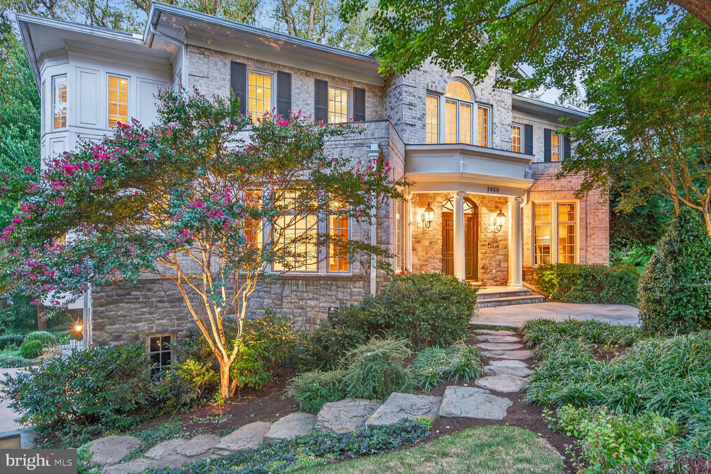 3950 27th Road N, Arlington