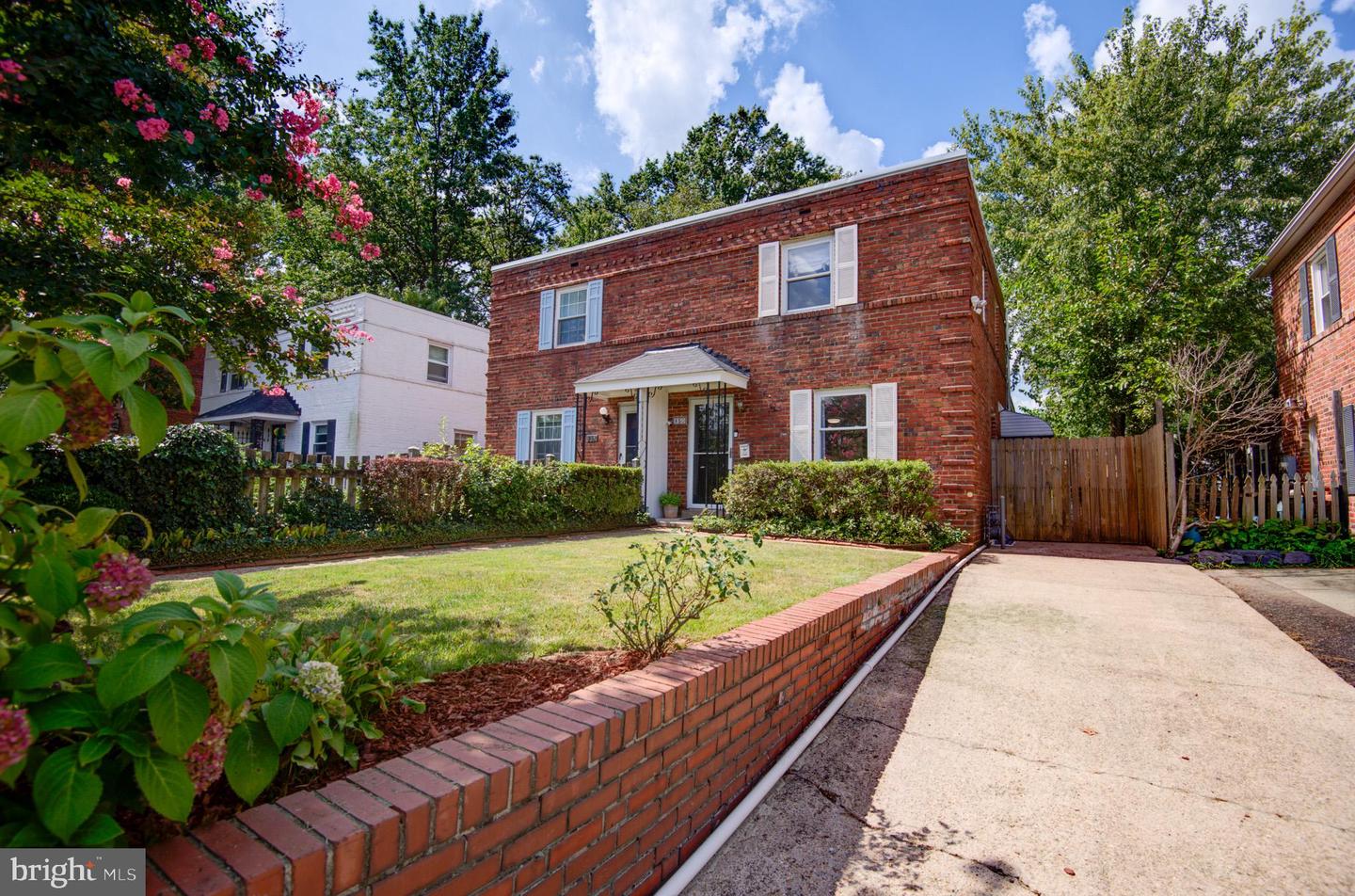 850 S Irving Street, Arlington