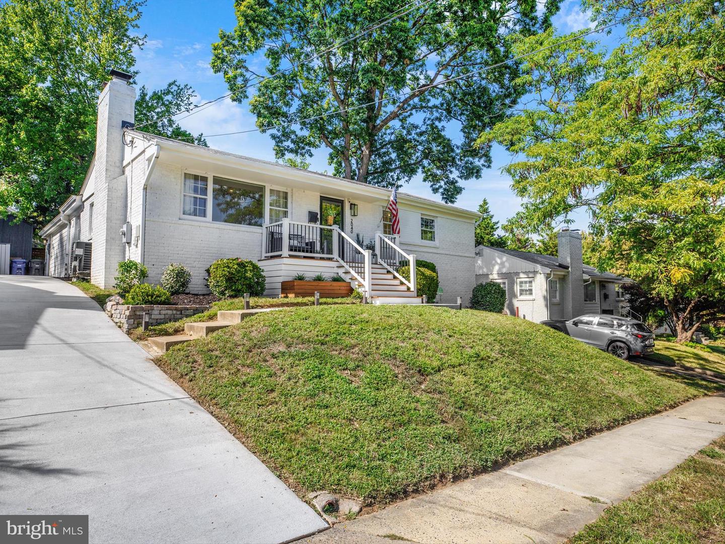 2040 N Woodstock Street, Arlington