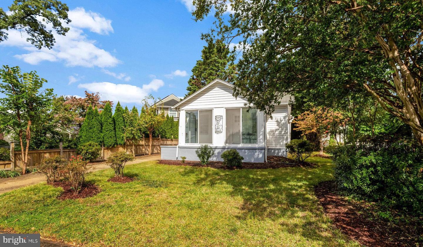 2621 2nd Road N, Arlington