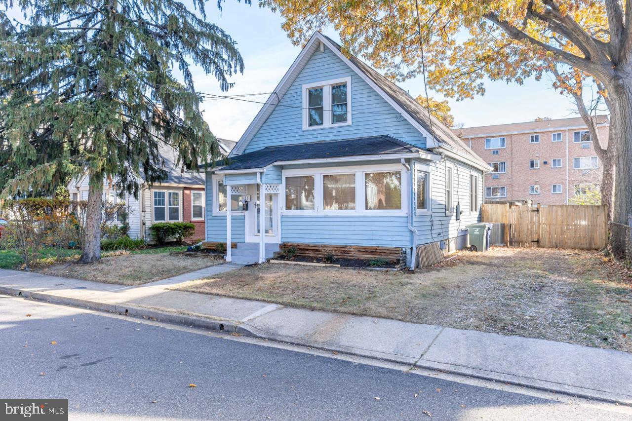 415 S Adams Street, Arlington