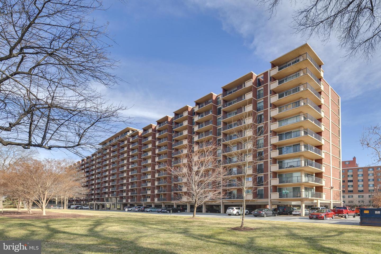 1300 Army Navy Drive #201, Arlington