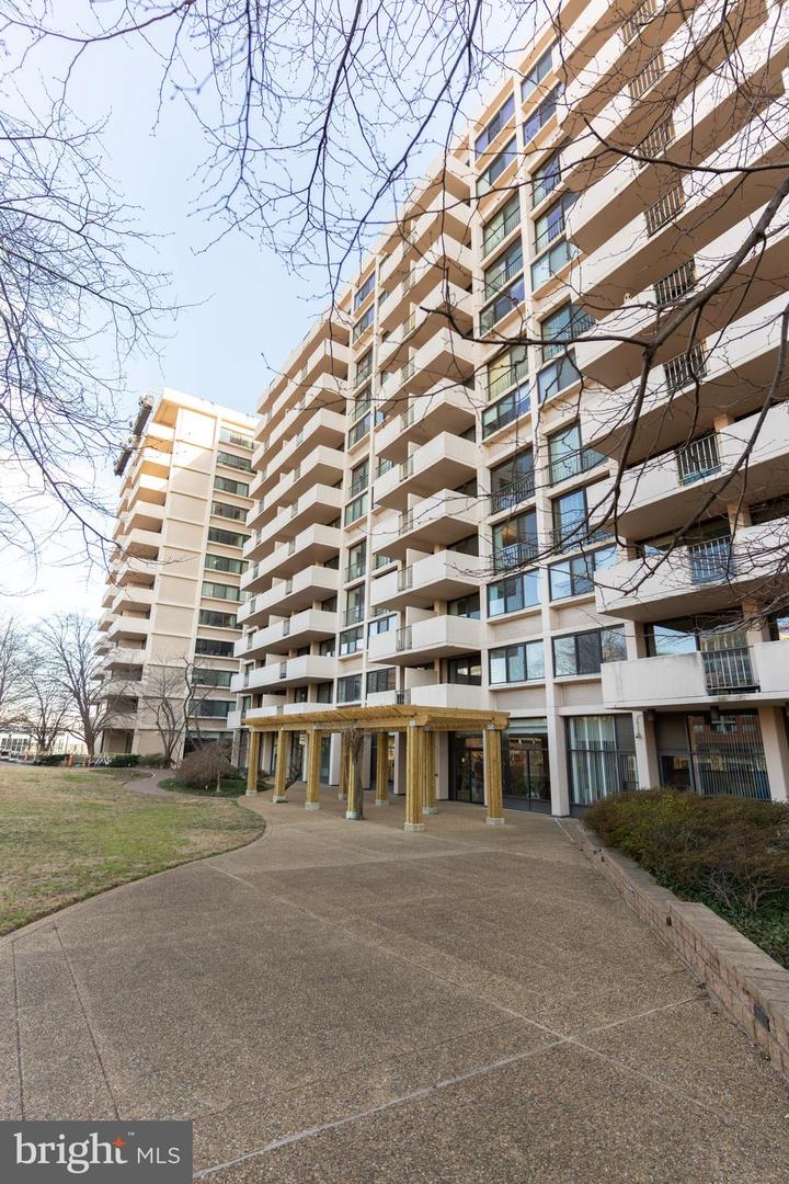 4141 N Henderson Road #1116, Arlington