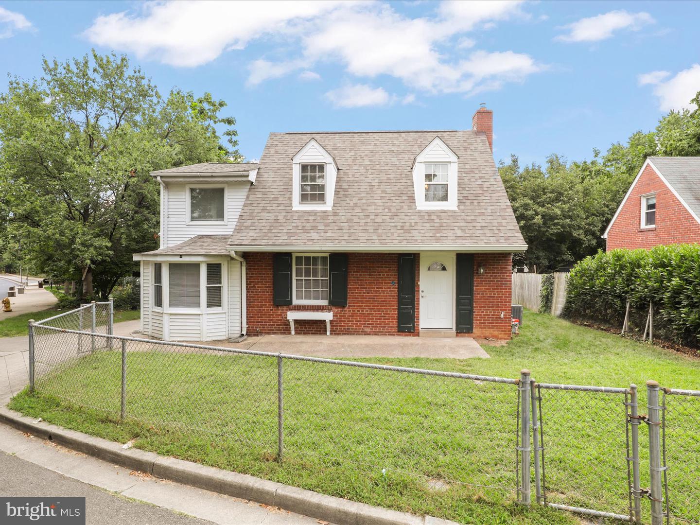 2400 Arlington Boulevard, Arlington