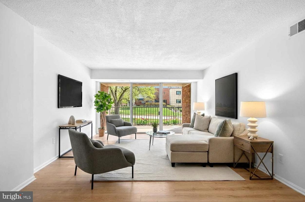 1300 Army Navy Drive #117, Arlington