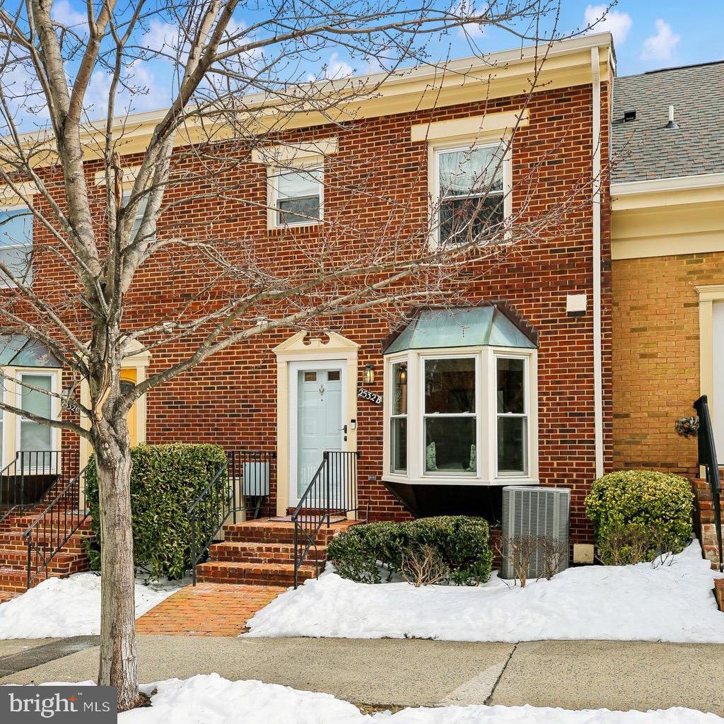2532 Fairfax Drive #4eii, Arlington