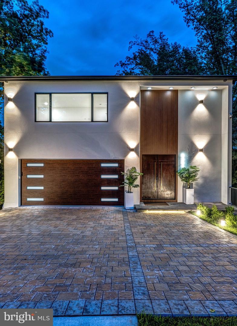 2321 N Richmond Street, Arlington