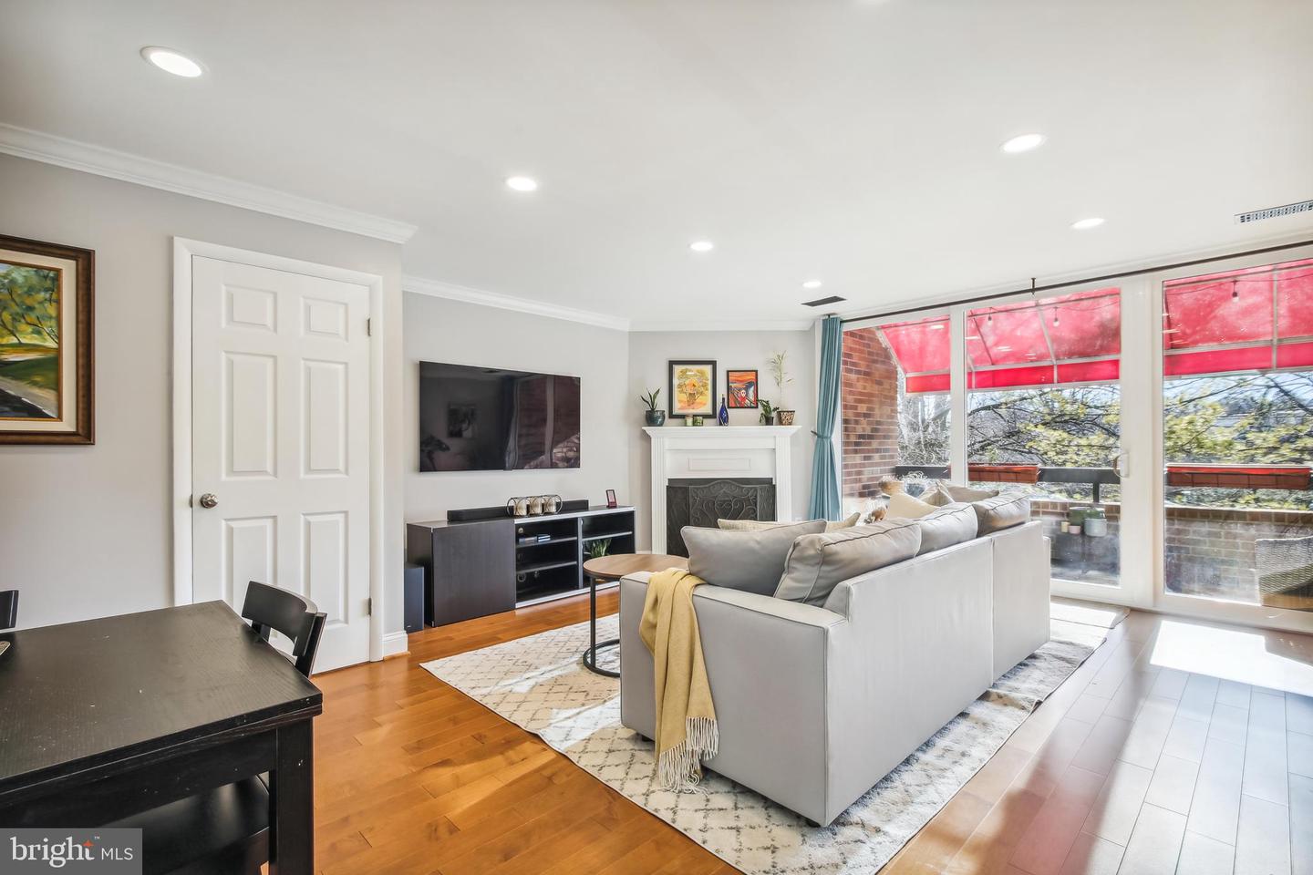 1657 S Hayes Street #b, Arlington