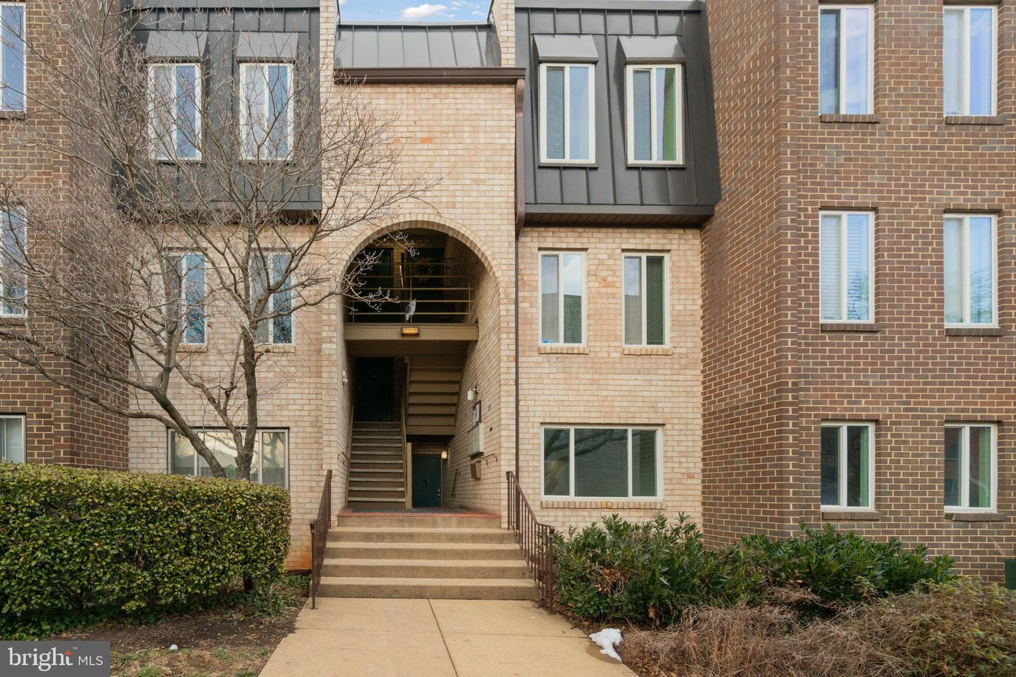 5020 7th Road S #102, Arlington