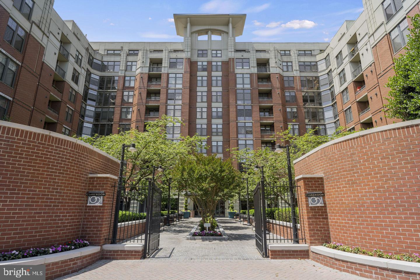 1021 N Garfield Street #812, Arlington