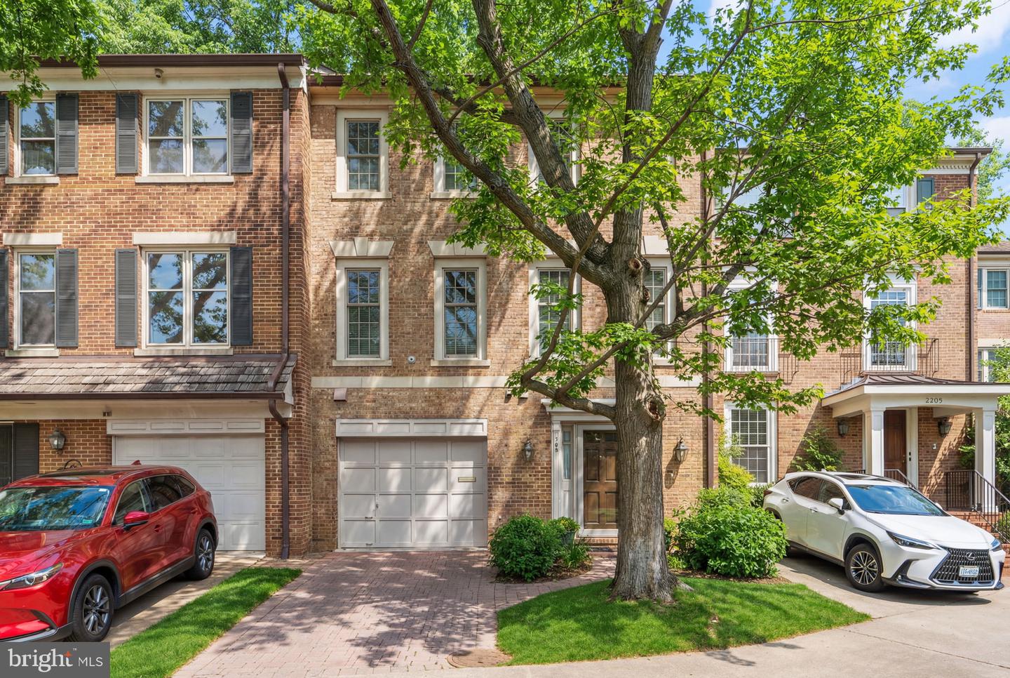 2407 S Queen Street, Arlington