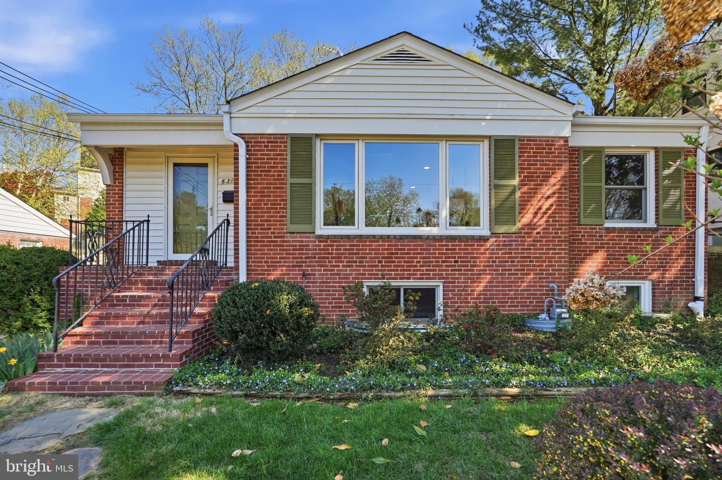 6318 11th Road N, Arlington