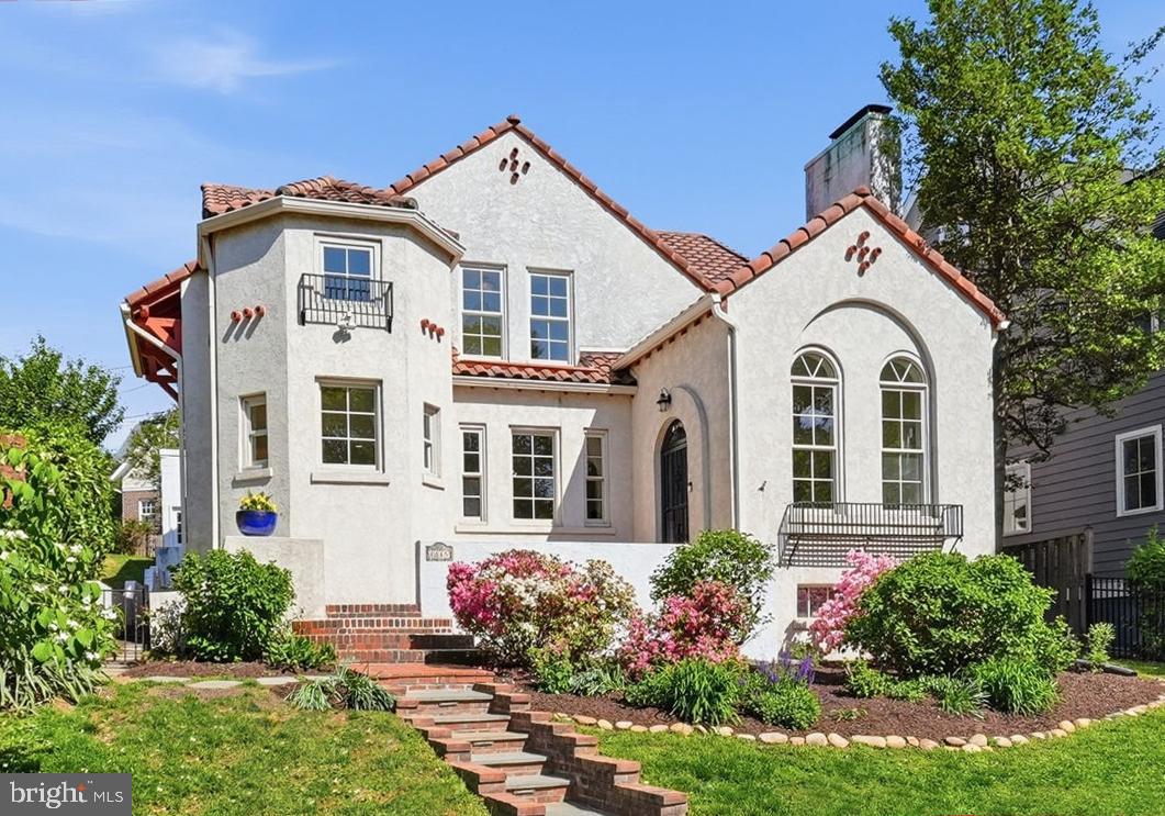 1815 N Highland Street, Arlington