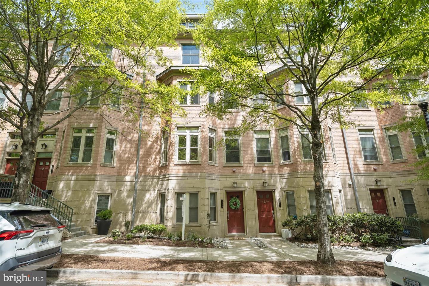 2239 Fairfax Drive N, Arlington