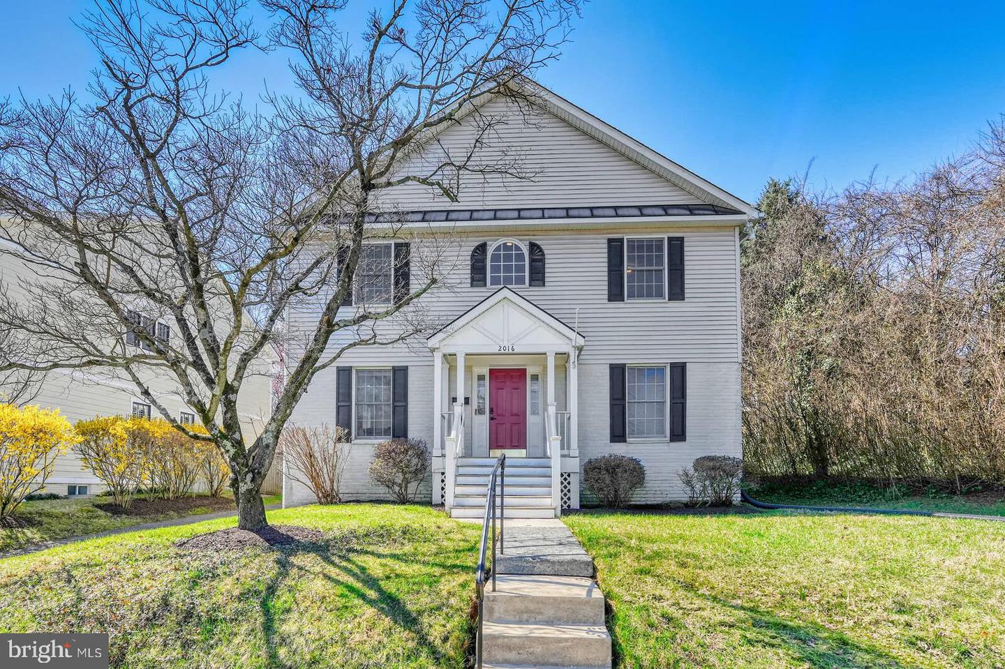 2016 N Greenbrier Street, Arlington