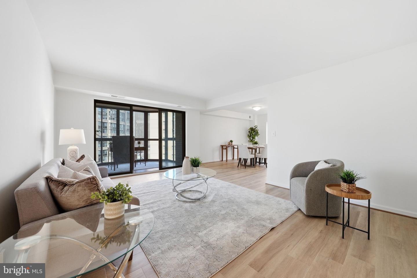 1600 N Oak Street #906, Arlington