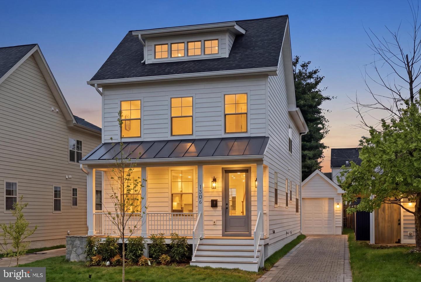 1306 S Poe Street, Arlington