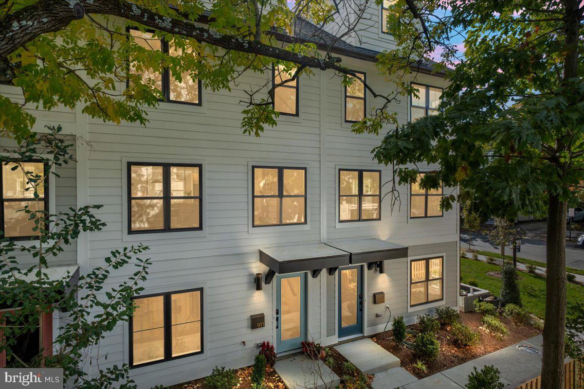 911 N Irving Street, Arlington