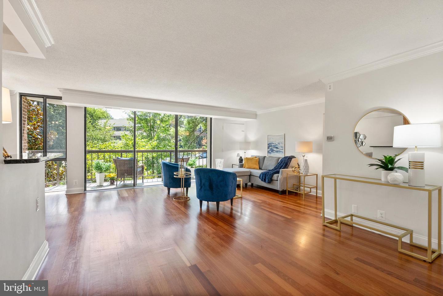 1401 N Rhodes Street #102, Arlington