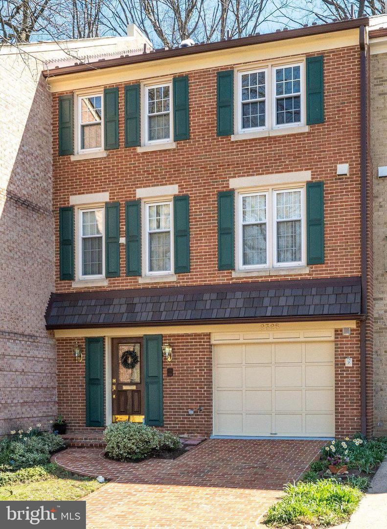 2325 S Queen Street, Arlington