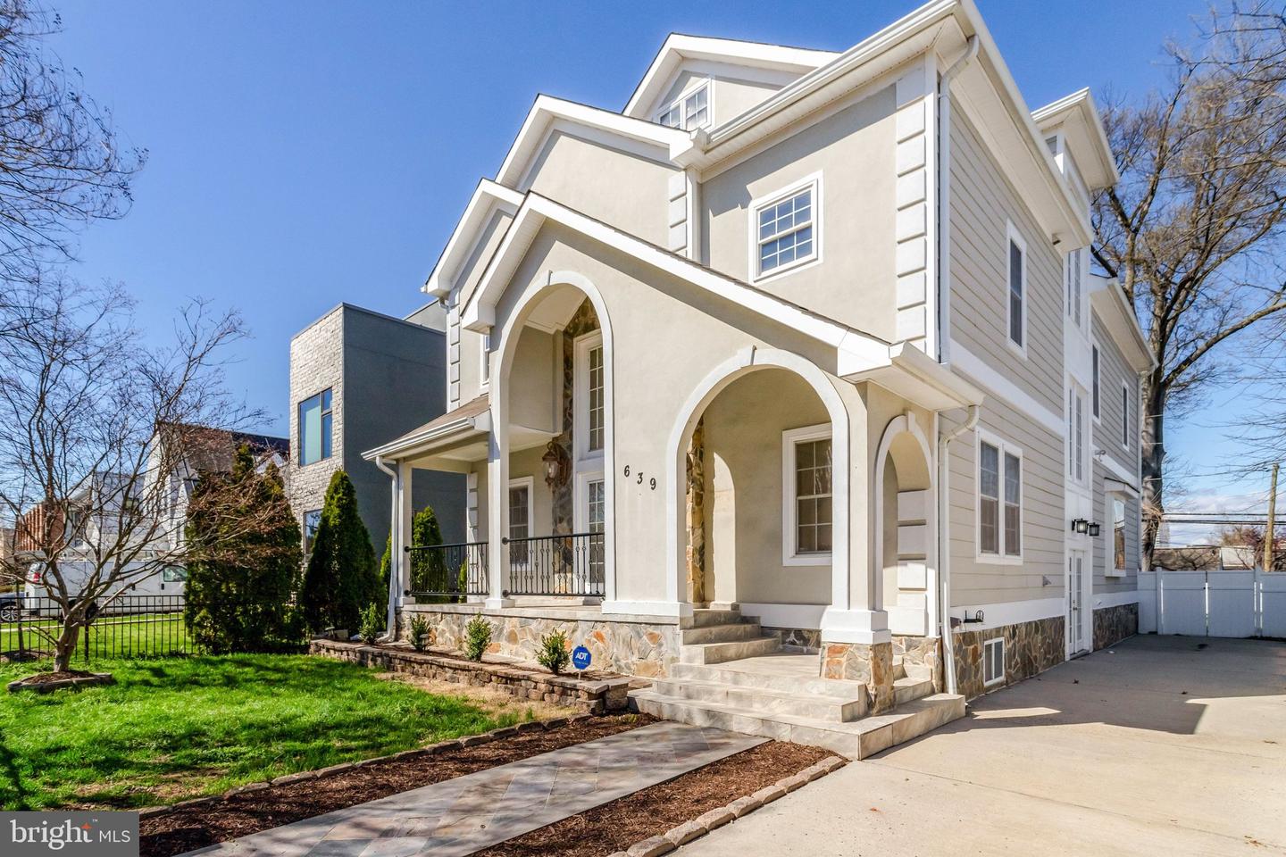 639 23rd Street S, Arlington