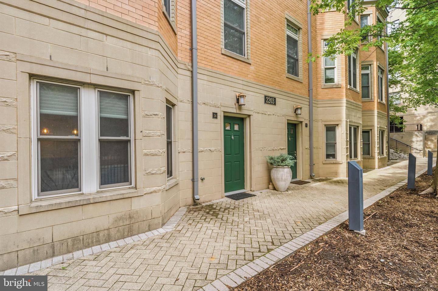 2203 12th Court N #34, Arlington