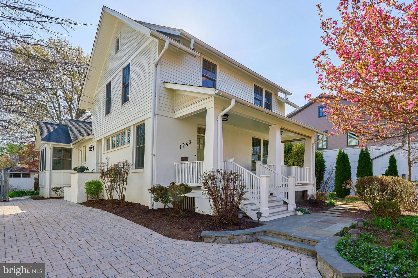 1243 N Stuart Street, Arlington