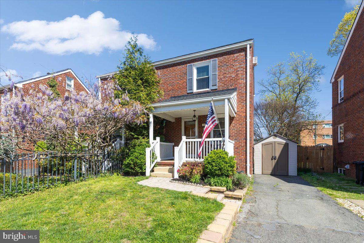 411 S Veitch Street, Arlington