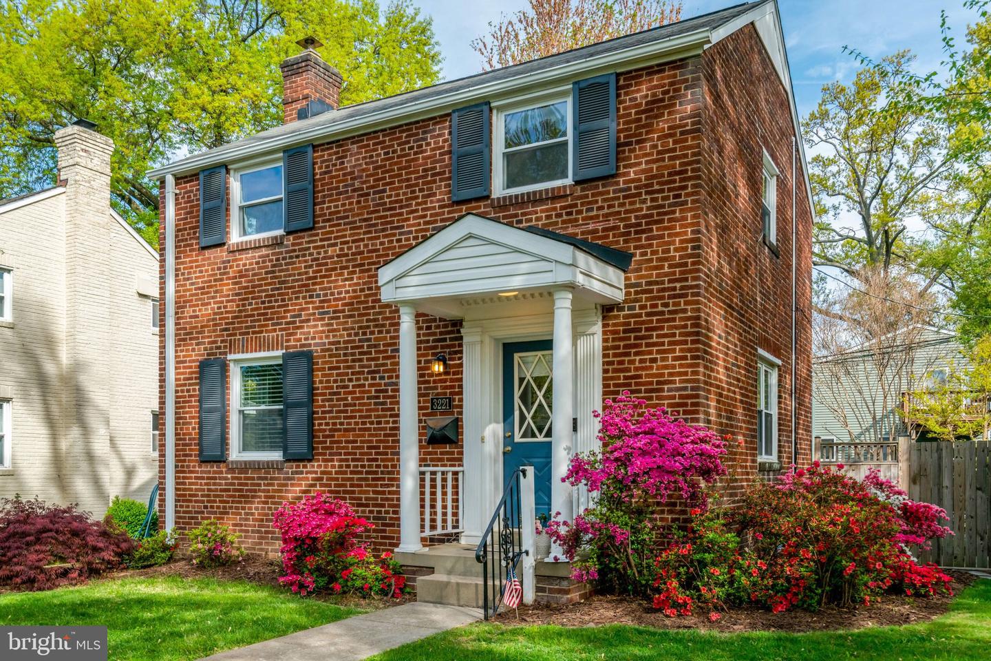 3221 6th Street S, Arlington