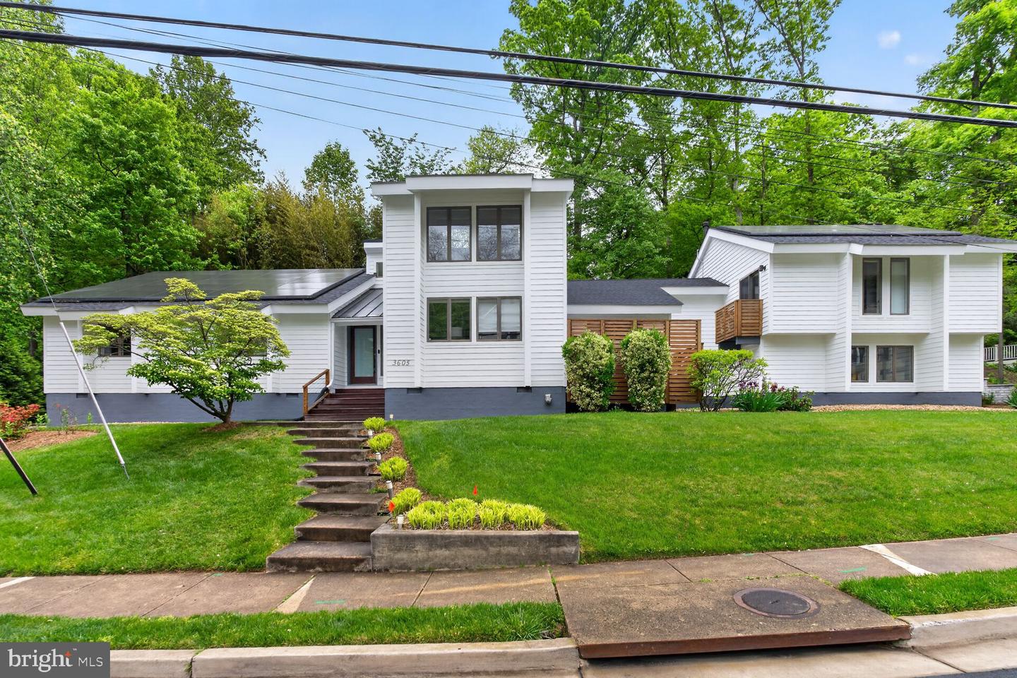 3605 Military Road, Arlington