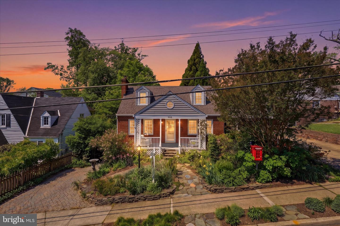 1616 N Taylor Street, Arlington