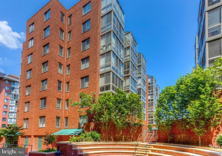 1045 N Utah Street #2-602, Arlington