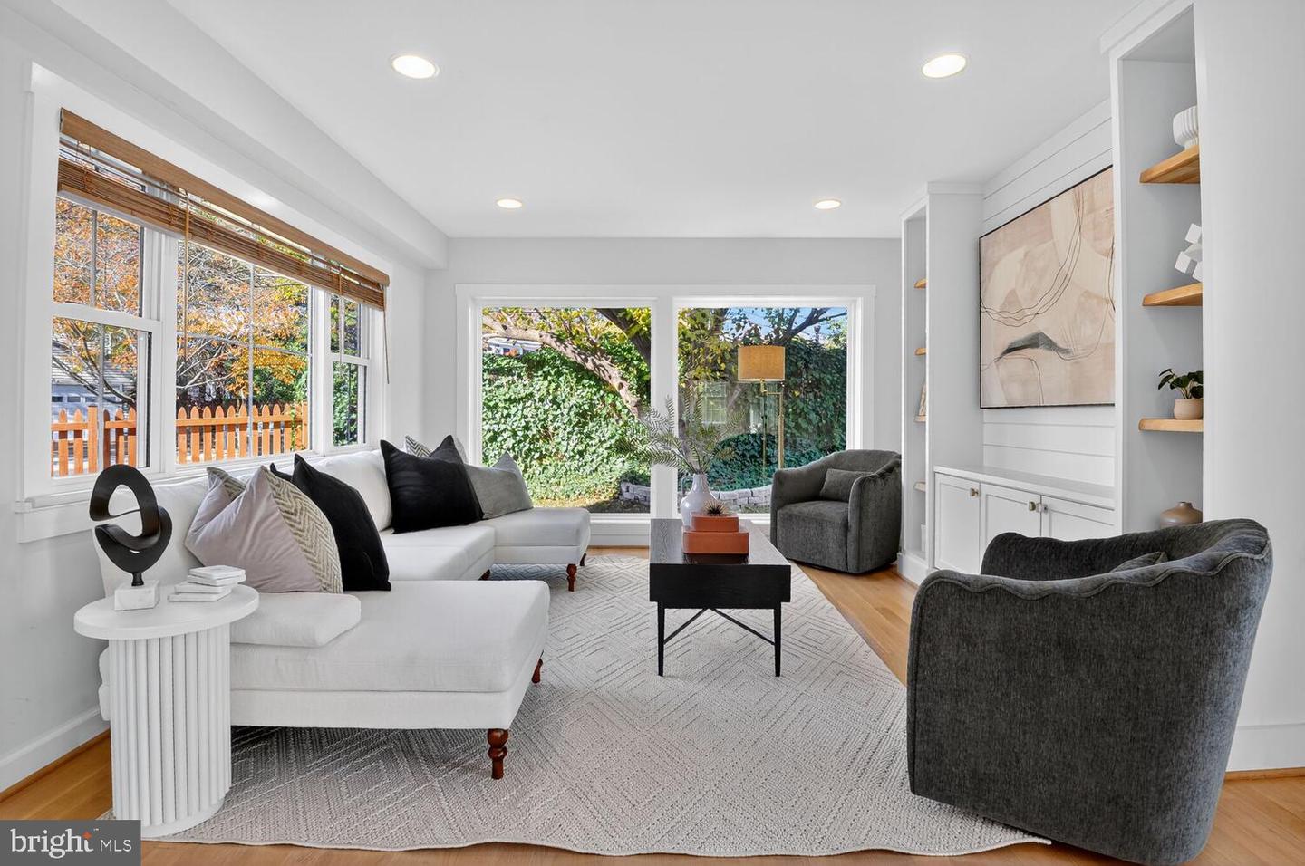 109 N Brookside Drive, Arlington