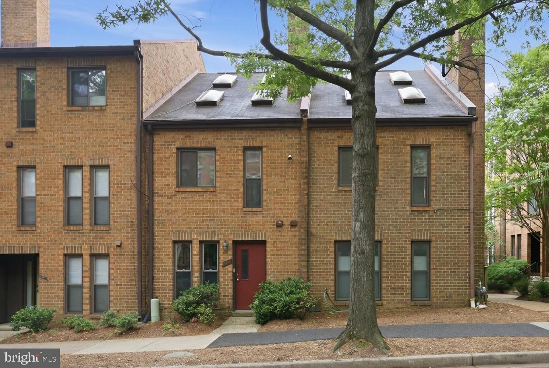 4411 7th Street N, Arlington