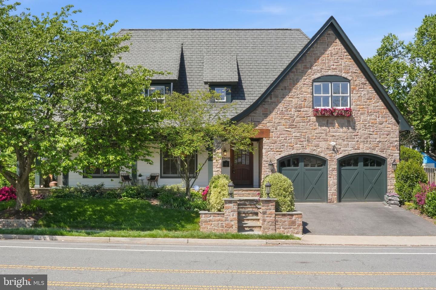 2808 John Marshall Drive