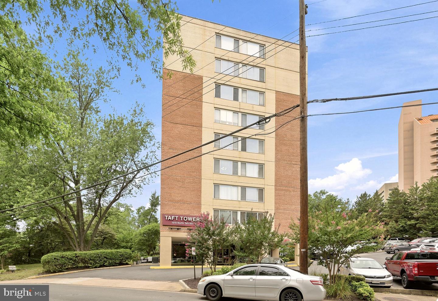 1210 N Taft Street #811