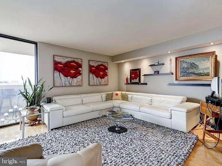 1101 S Arlington Ridge Road #913