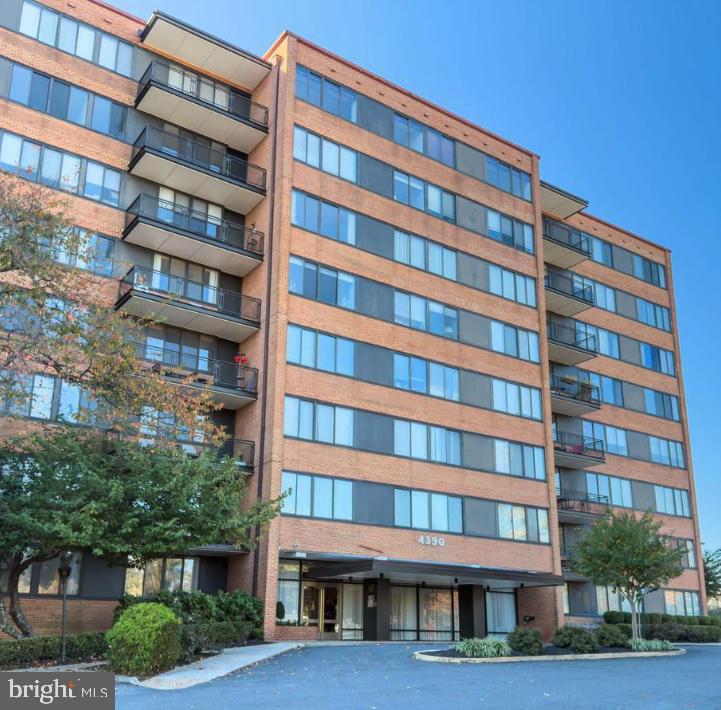 4390 Lorcom Lane #606