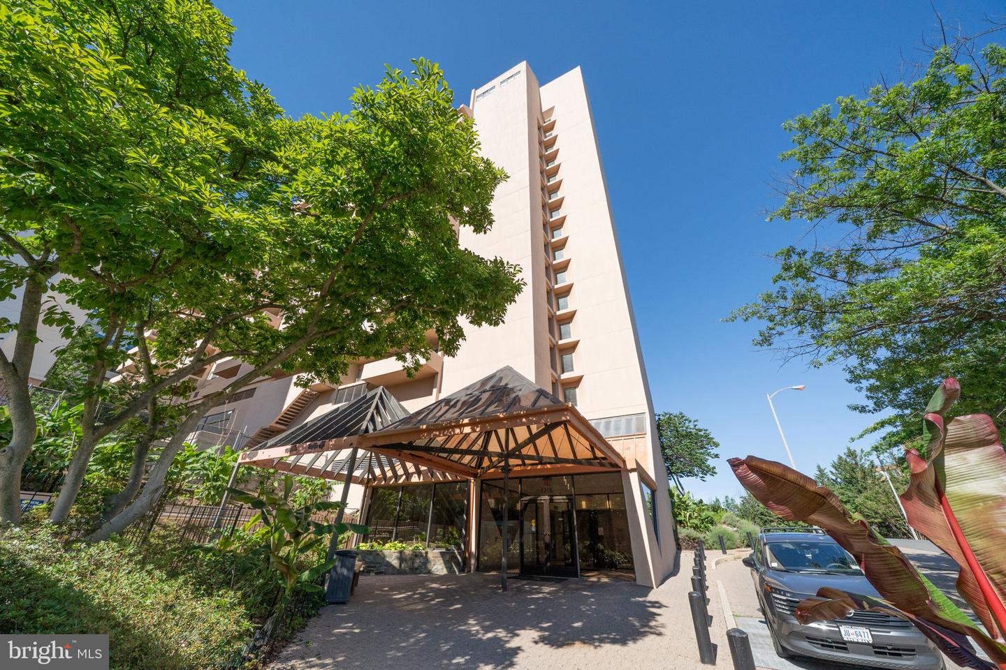 1301 N Courthouse Road #1807