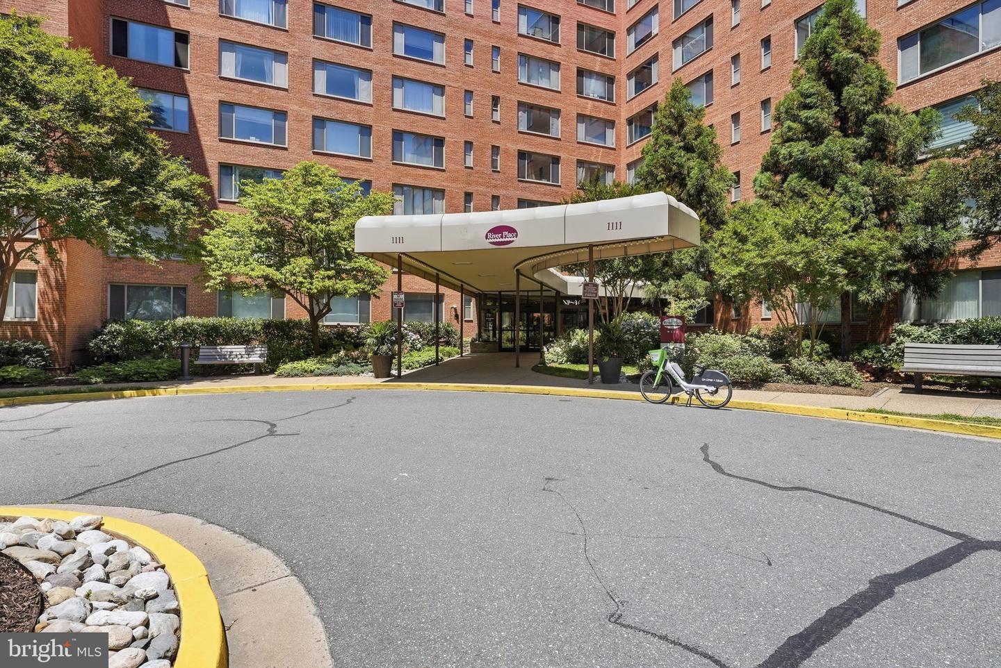 1111 Arlington Boulevard #604