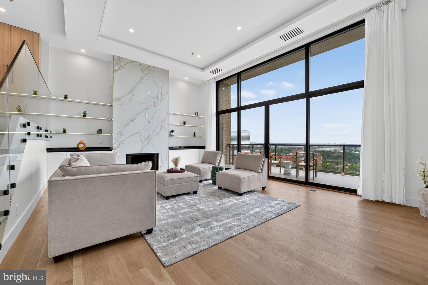 1401 N Oak Street #903