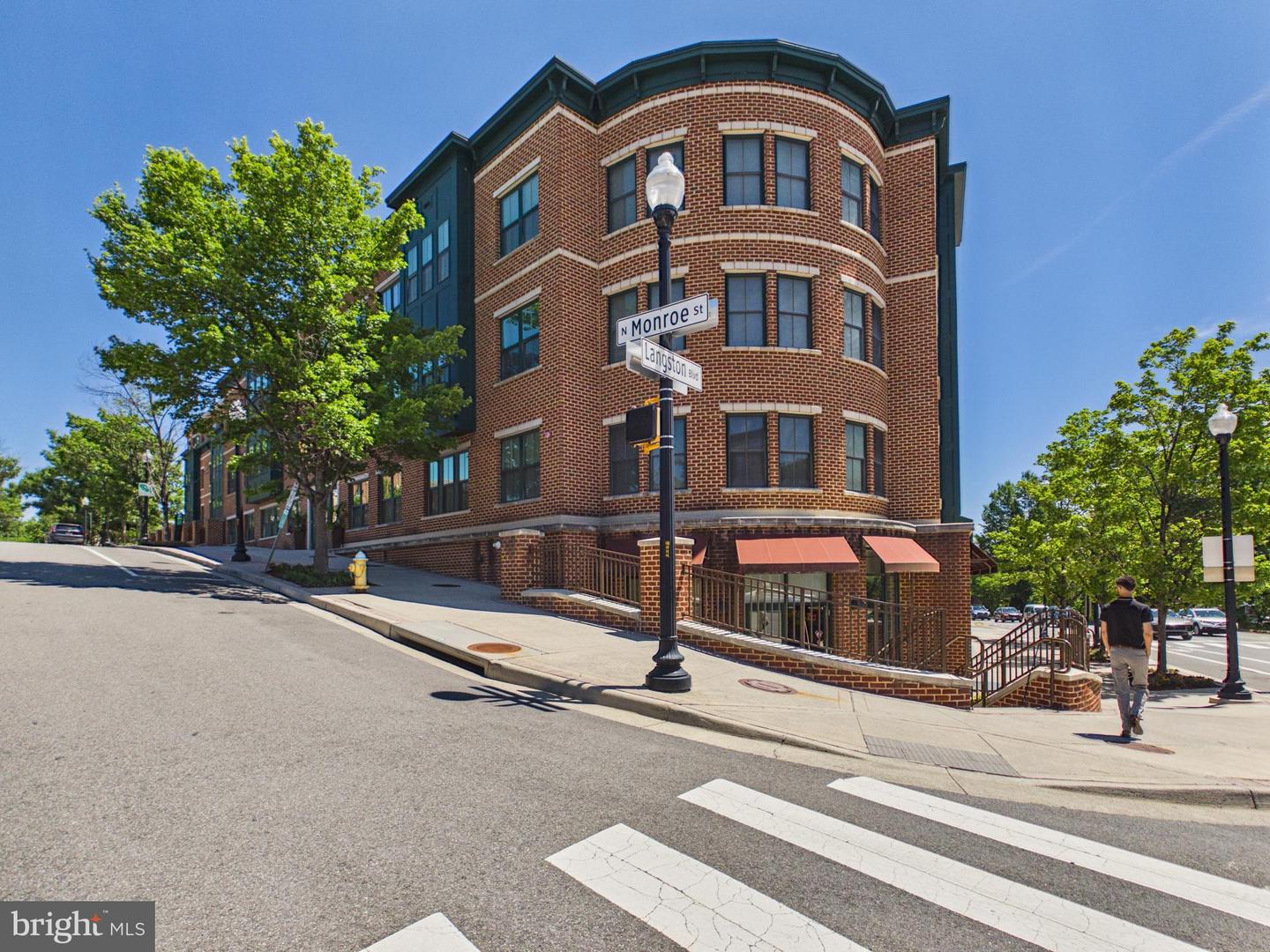 2101 N Monroe Street #403