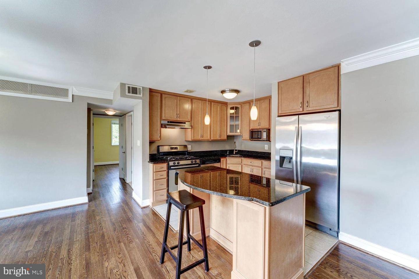 2016 N Adams Street #408