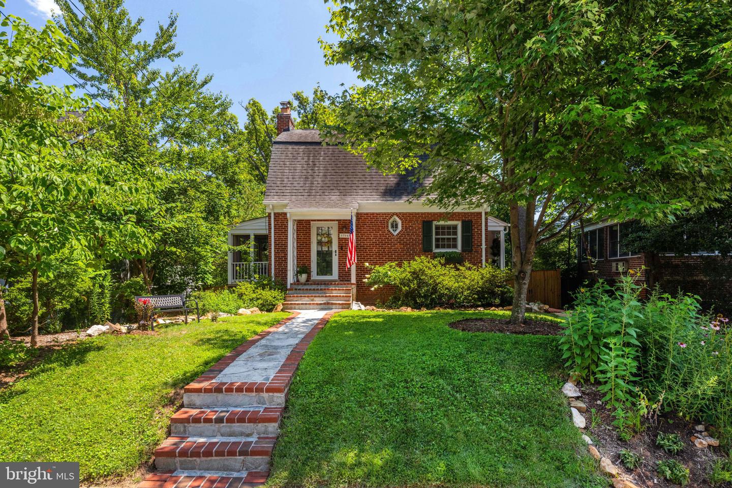 5706 9th Road N, Arlington